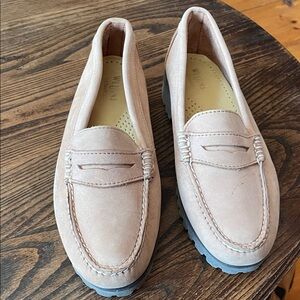 G H Bass  Bass Weejuns women’s tan suede penny  Loafers